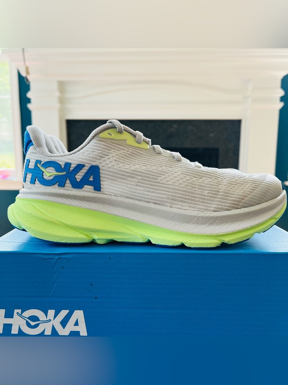 Sz 4.5 HOKA Clifton 9 Youth Running Sneakers Stardust/Electric Cobalt Women's 6